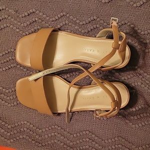 Kelly and Katie size 6.5 beige shoe